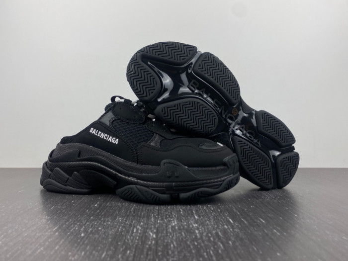 Ba*len*cia*ga triple s sneaker 80000102