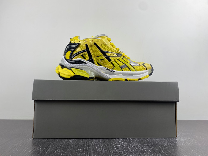 Ba*len*cia*ga runner sneaker