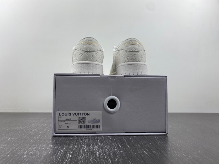 air jordan 1 x lv low ajot01