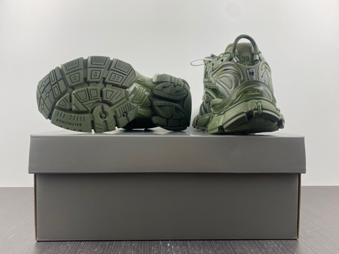 Ba*len*cia*ga runner sneaker