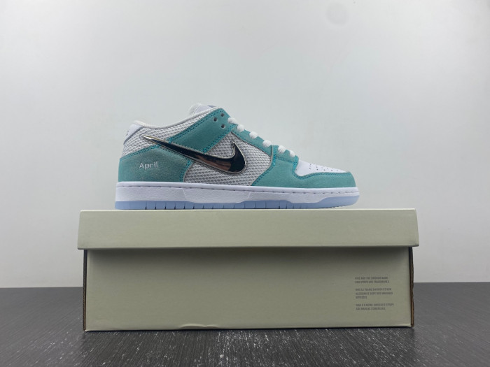 nike dunk sdcai*nike sb low fd2562-400