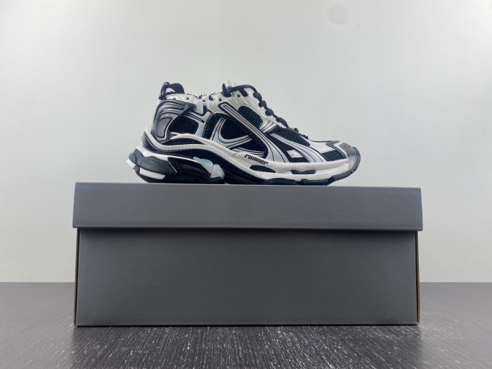 Ba*len*cia*ga runner sneaker
