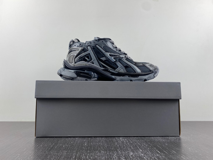 Ba*len*cia*ga runner sneaker