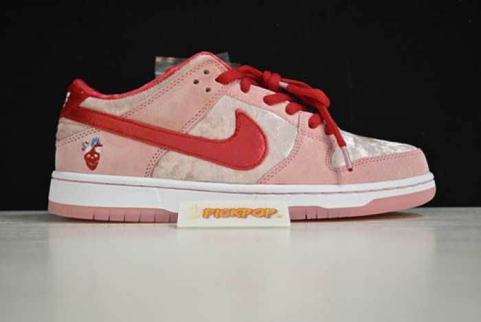 nike dunk sb low strangelove skateboards ct2552-800