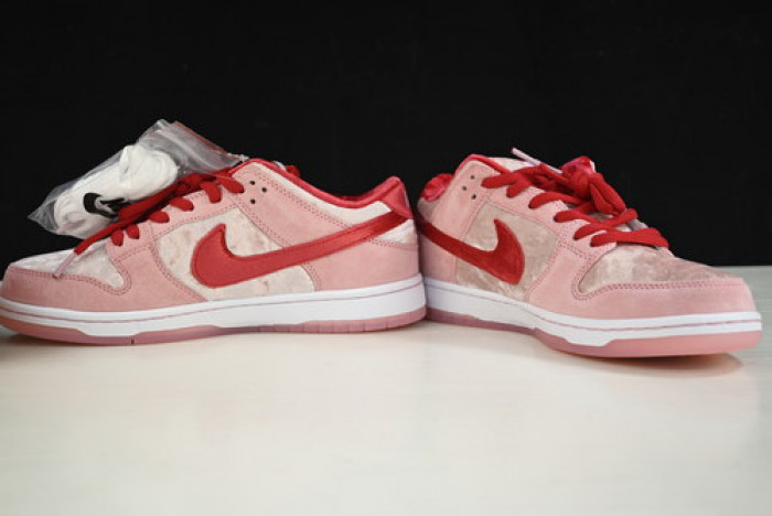 nike dunk sb low strangelove skateboards ct2552-800