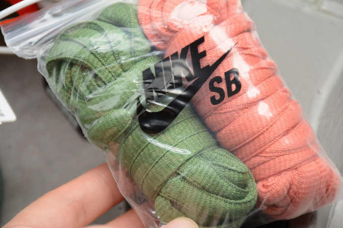 nike sb dunk high strawberry cough cw7093-600