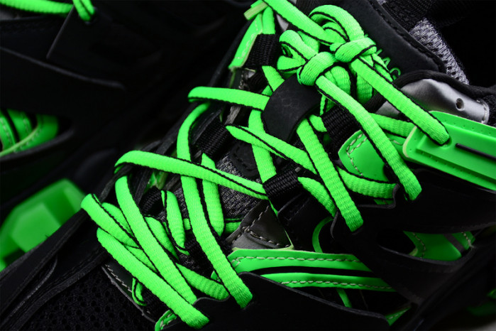 Ba*len*cia*ga track 8000017