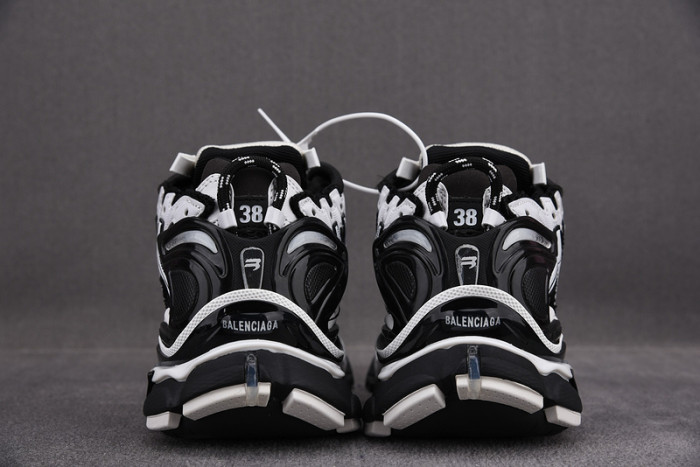 Ba*len*cia*ga runner sneaker w3rb2-9010