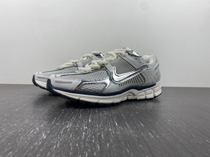 nike zoom vomero 5 photon dust metallic silver fd0884-025